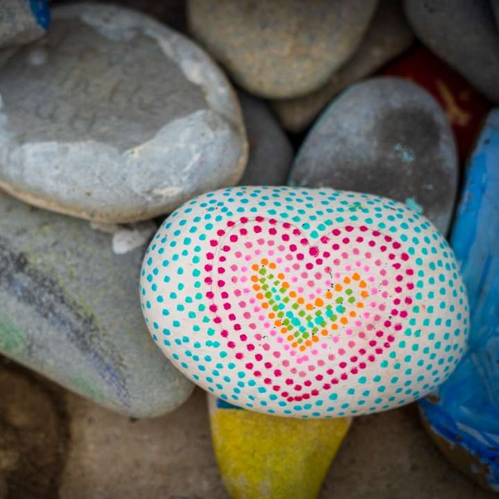 бял и розов камък във формата на сърце плъзгащ се пъзел онлайн