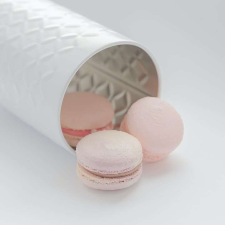 ροζ και καφέ χάπι φαρμάκου σε λευκό πλαστικό δοχείο online παζλ