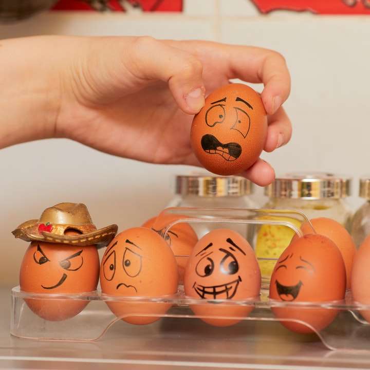 oranžová a bílá plastová hračka na vejce posuvné puzzle online