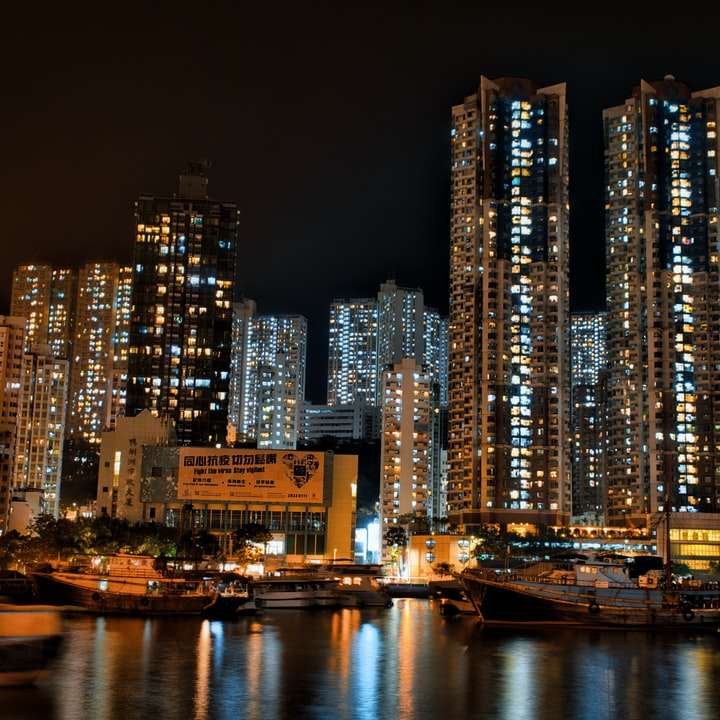 orizontul orașului în timpul nopții alunecare puzzle online