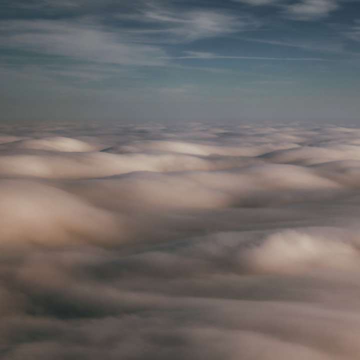 witte wolken en blauwe lucht overdag schuifpuzzel online