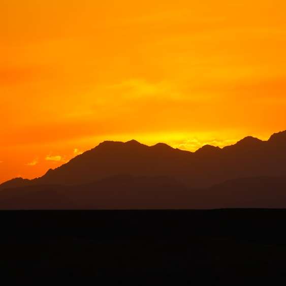 silhouet van berg tijdens zonsondergang schuifpuzzel online