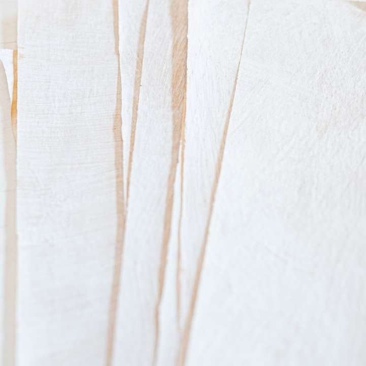 textil blanco con cabello castaño rompecabezas en línea