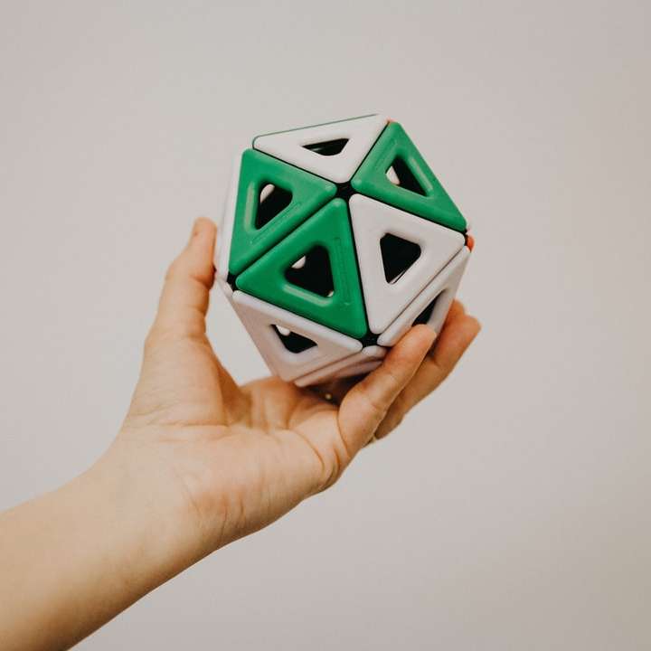 cube en céramique blanc et vert puzzle coulissant en ligne