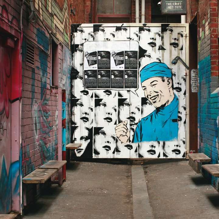 blå och vit vägggraffiti Pussel online