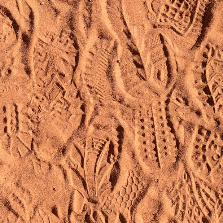 brauner Sand mit herzförmigem Aufdruck Online-Puzzle