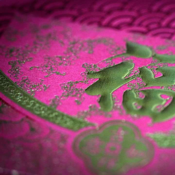 лилав и бял флорален текстил плъзгащ се пъзел онлайн