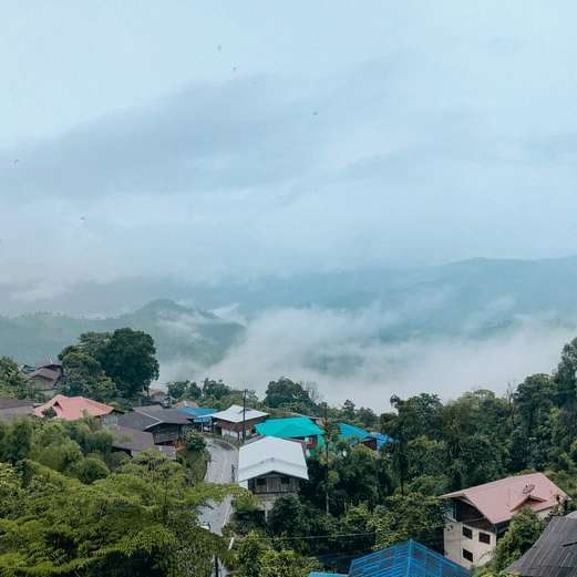 къщи на върха на хълма плъзгащ се пъзел онлайн