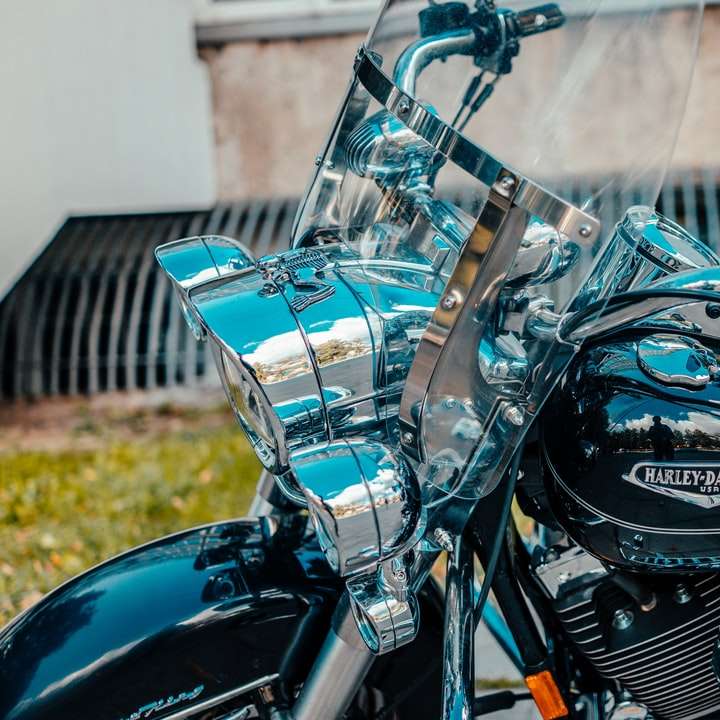 czarno-srebrny motocykl cruiser puzzle przesuwne online