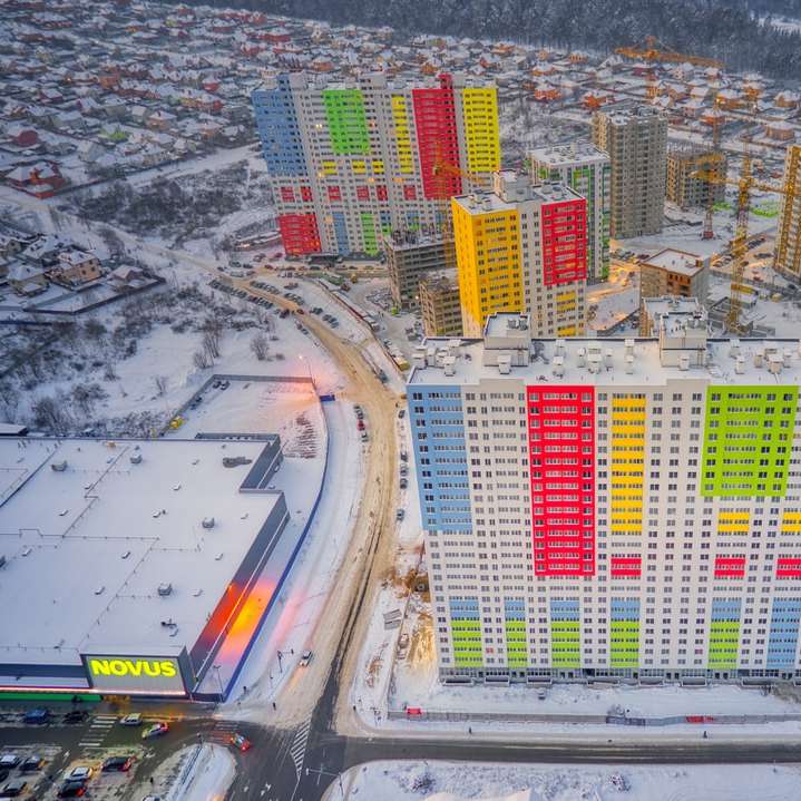 widok z lotu ptaka budynków miejskich w ciągu dnia puzzle online
