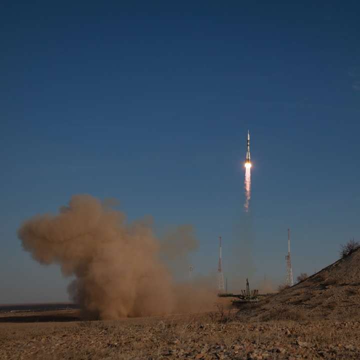 メディアはソユーズロケットの打ち上げを監視 オンラインパズル