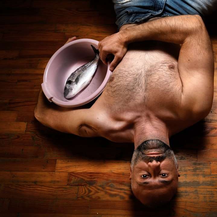 topless man posuvné puzzle online
