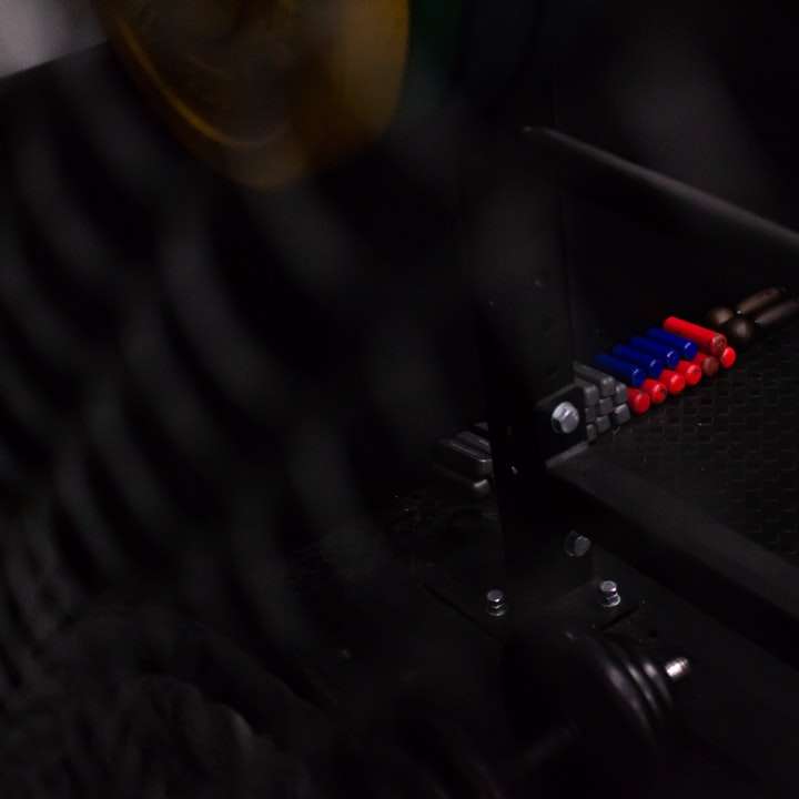 czarno-czerwony mikser audio puzzle przesuwne online