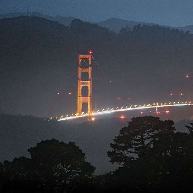 Golden Gate Bridge över natten glidande pussel online
