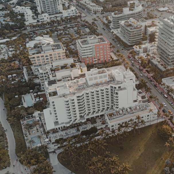 Luftaufnahme von Stadtgebäuden während des Tages Schiebepuzzle online