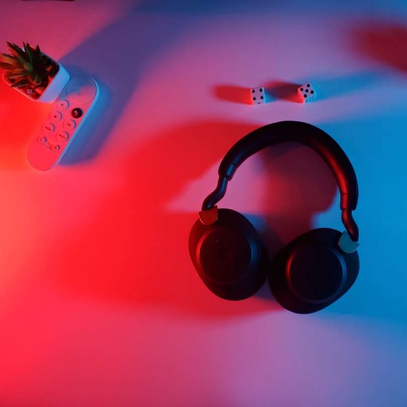 чорно-червоні бездротові навушники розсувний пазл онлайн