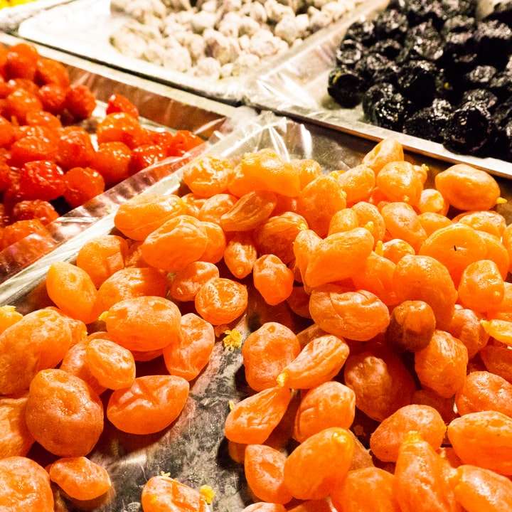 Orangenfrüchte auf Edelstahltablett Schiebepuzzle online