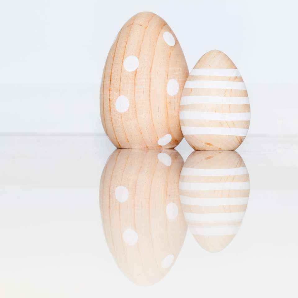 brązowy drewniany wystrój w kształcie jajka puzzle przesuwne online