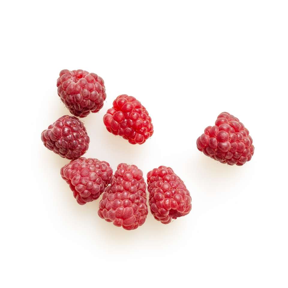 frutos rojos redondos sobre superficie blanca rompecabezas en línea