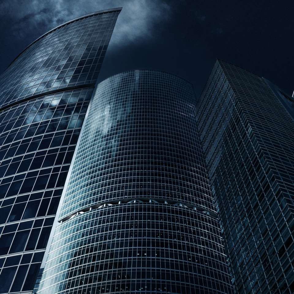 高層ビルのローアングル写真 オンラインパズル