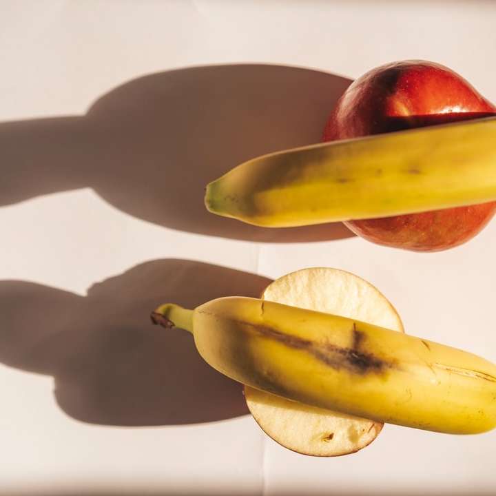 Gul banan och rött äpple Pussel online