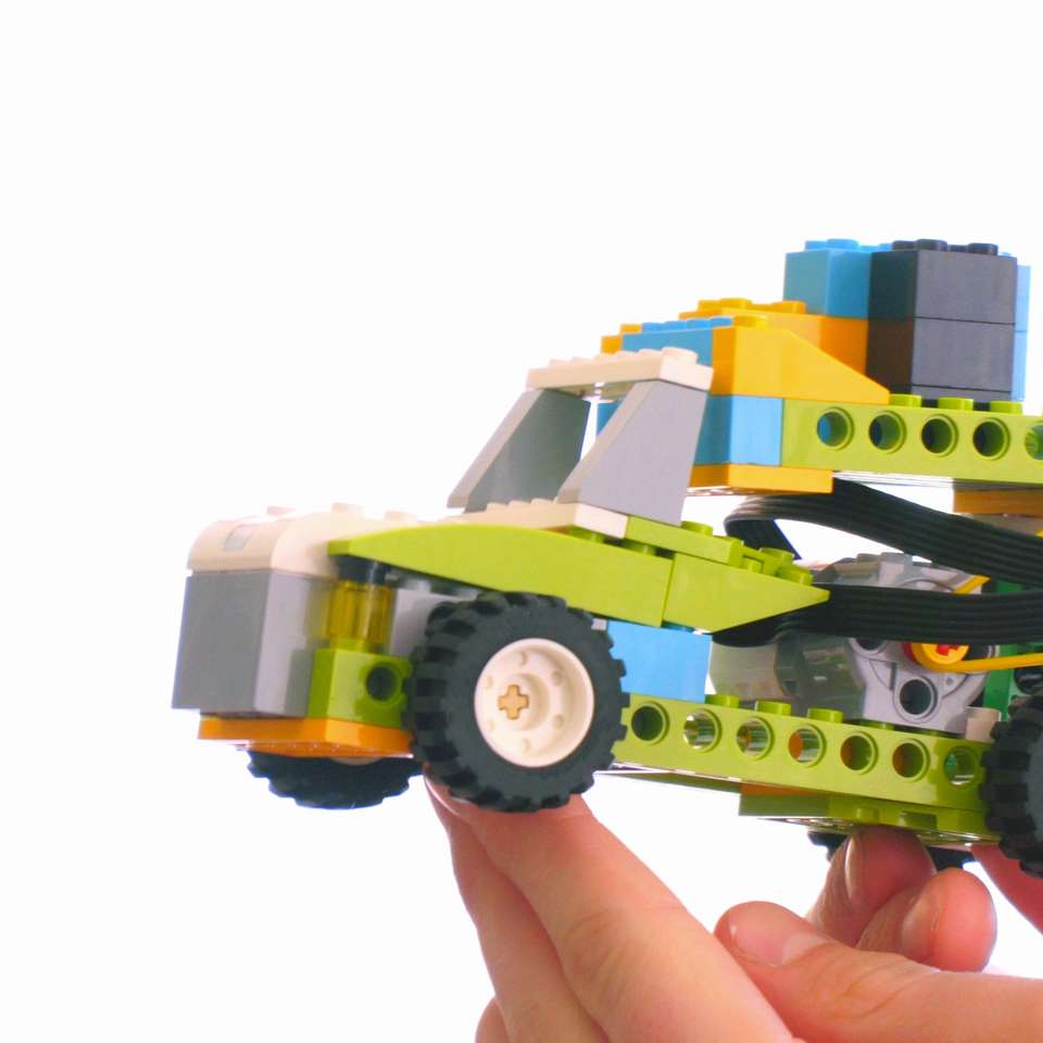 Carro de brinquedo verde puzzle deslizante online