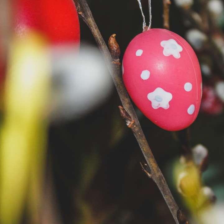 Κόκκινο και λευκό Polka Dot Στολίδι αυγών συρόμενο παζλ online