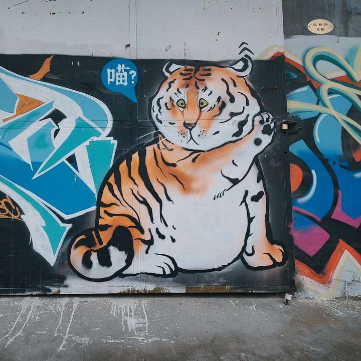 tiger graffiti på väggen under dagtid Pussel online