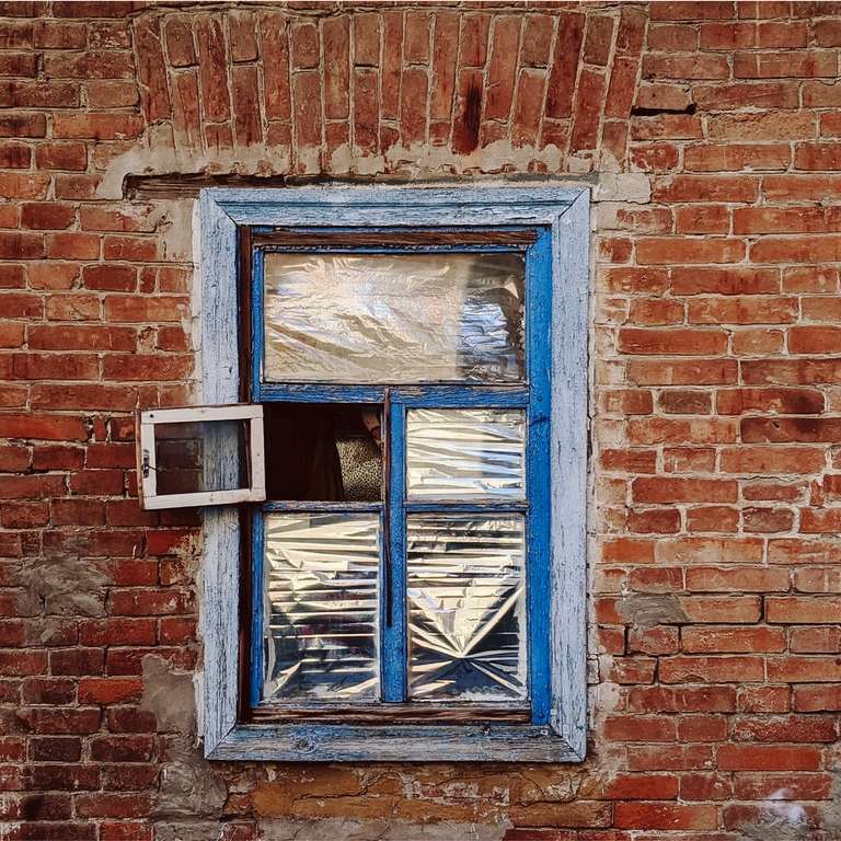 белое деревянное стеклянное окно в раме онлайн-пазл