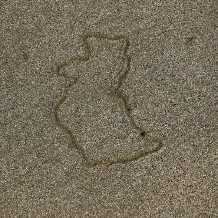 Coração desenho na areia cinza puzzle deslizante online