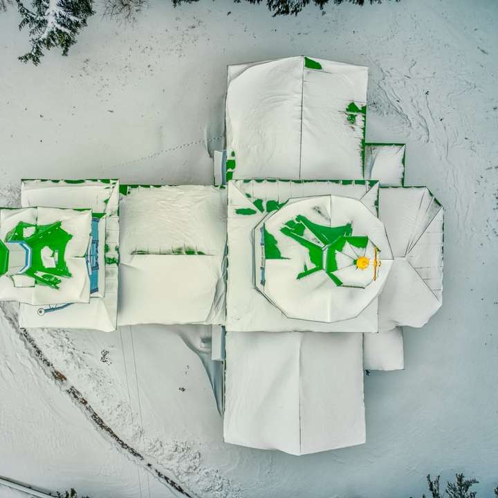 biała i zielona opakowanie na prezent puzzle online