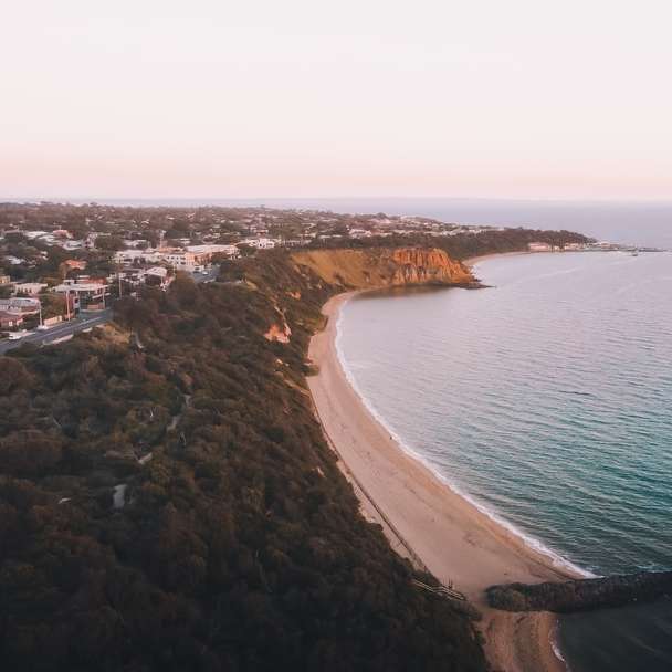 Въздушен изглед към плажа плъзгащ се пъзел онлайн