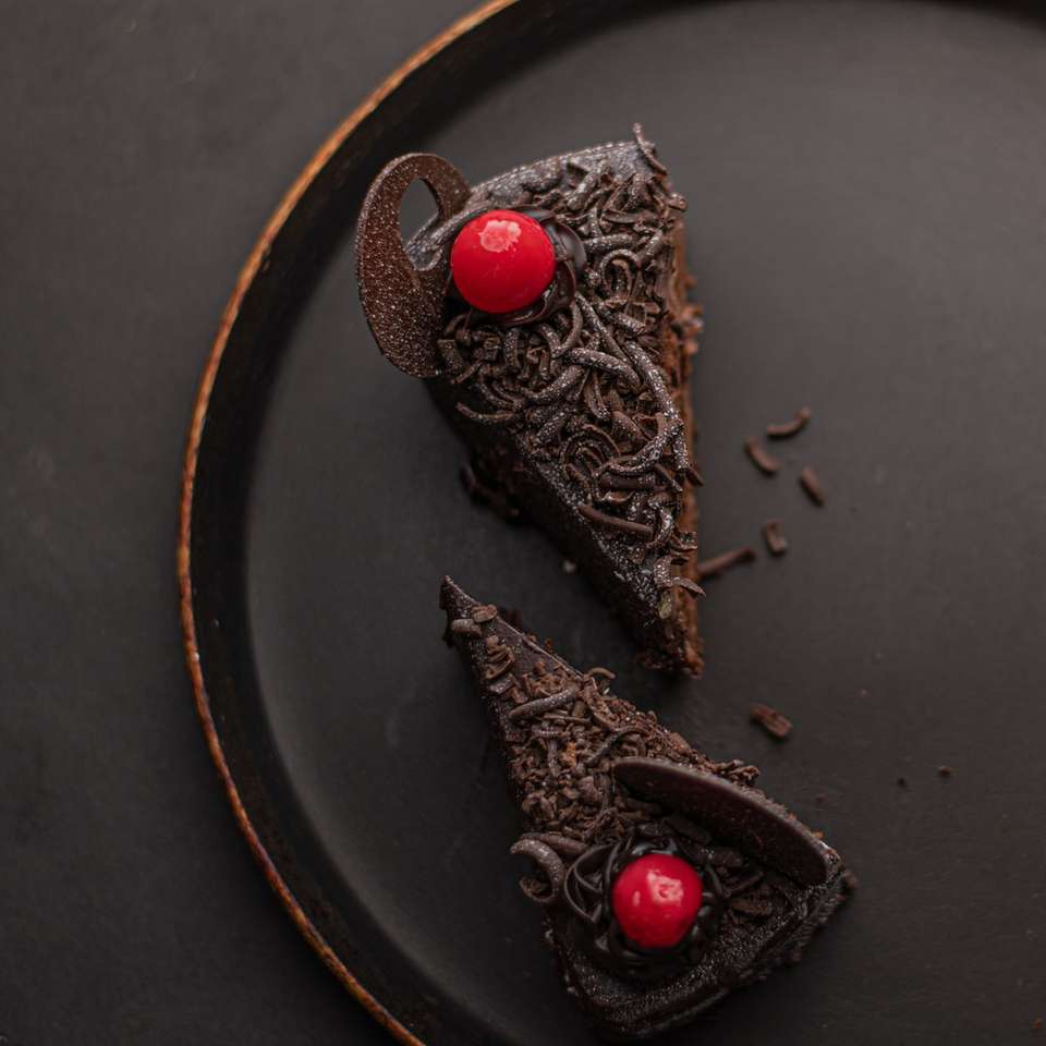 chocolate cake with red and gold baubles online puzzle