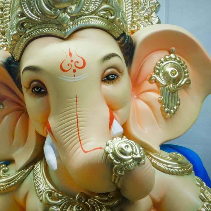 金と白のヒンドゥー教の神の置物 スライディングパズル・オンライン