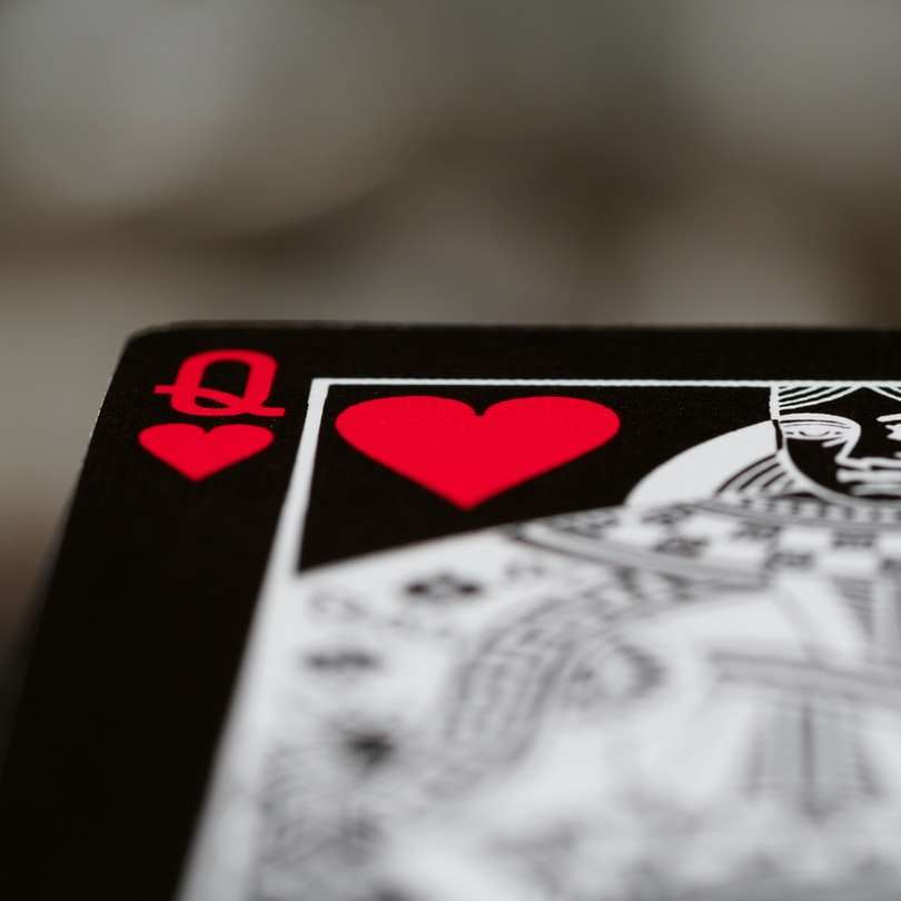 Cartão de jogo preto e branco puzzle deslizante online