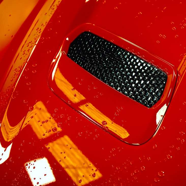 Czerwony samochód z żółtymi światłami puzzle online