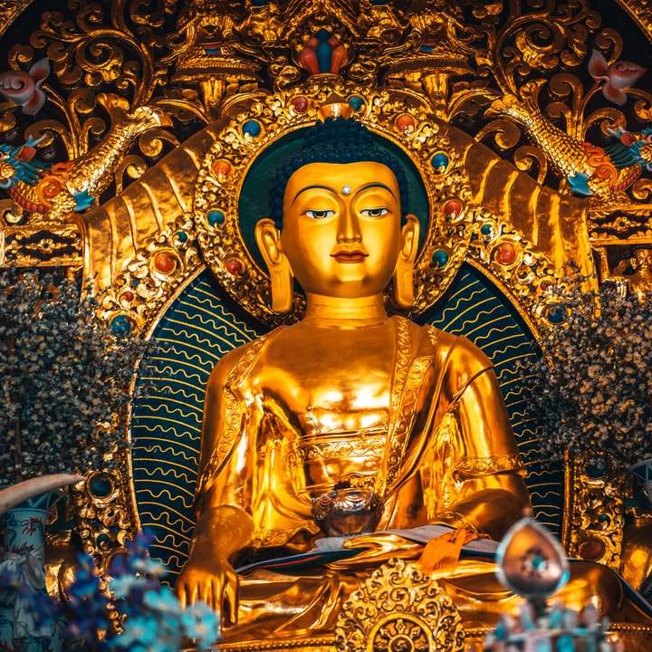 Arany Buddha szobor kék és arany háttérrel csúszó puzzle online
