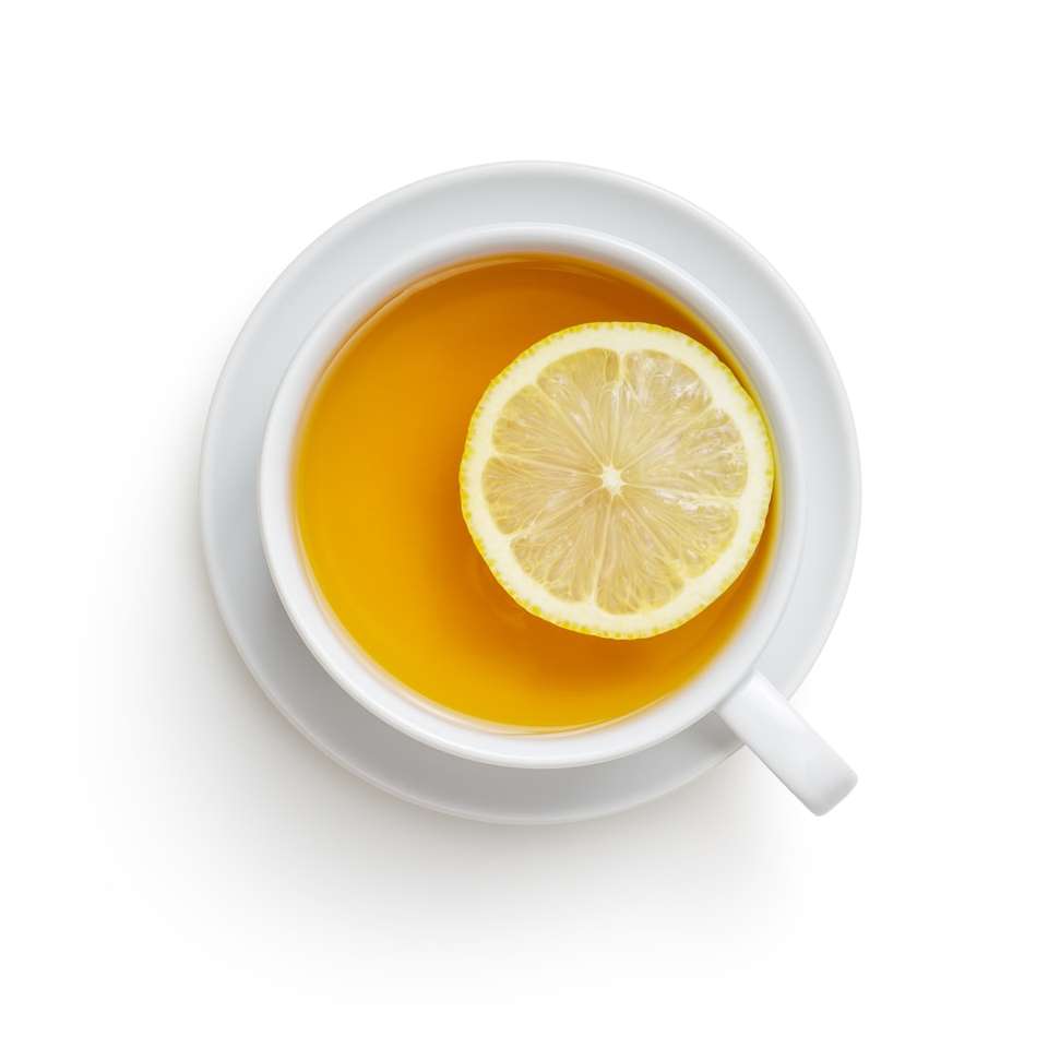 белая керамическая кружка с лимонным соком онлайн-пазл