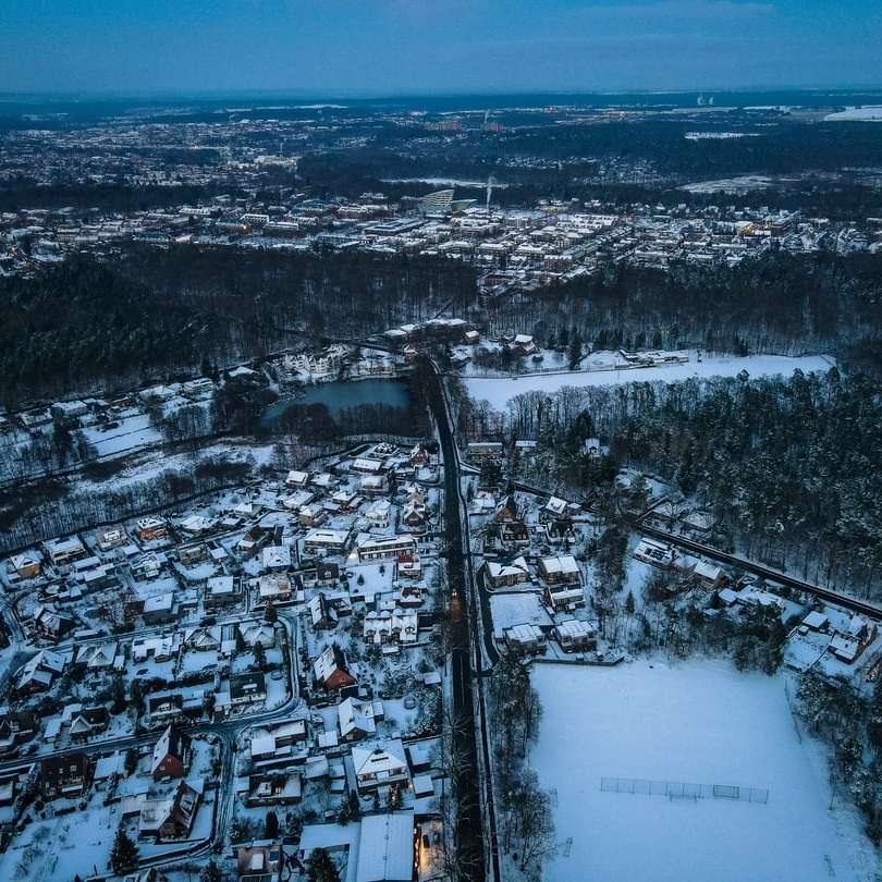 Αεροφωτογραφία της πόλης κατά τη διάρκεια της ημέρας online παζλ