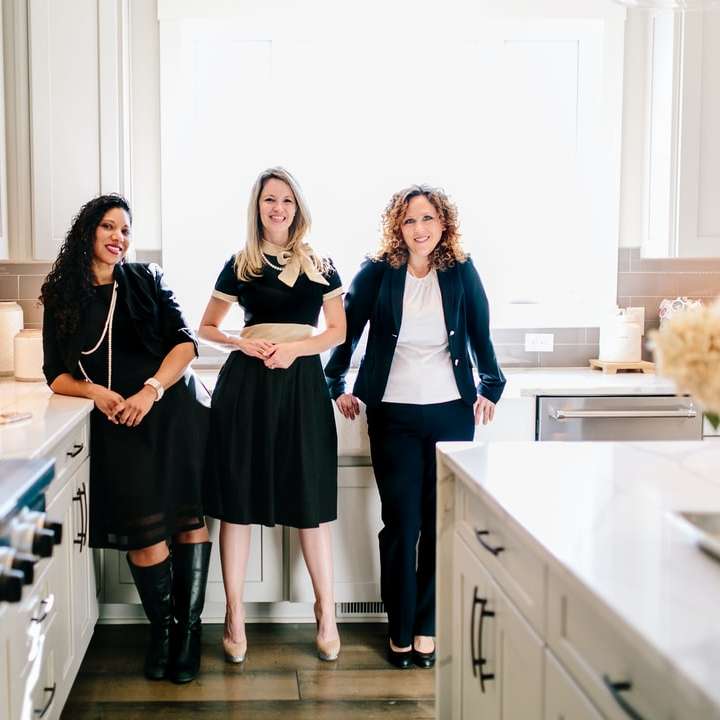 3 women standing on kitchen sliding puzzle online