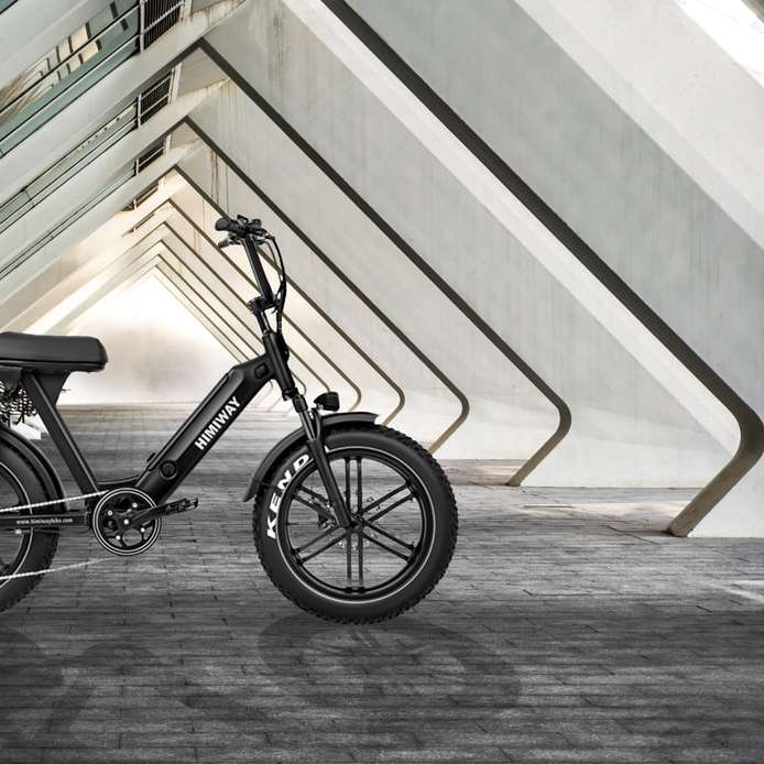 Bicicleta negra y gris sobre piso de concreto gris rompecabezas en línea