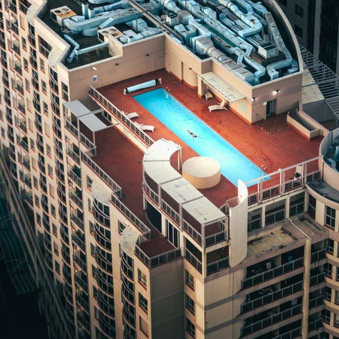 brązowy i biały budynek z betonu puzzle przesuwne online