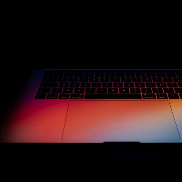 Το macbook pro ενεργοποιήθηκε εμφανίζοντας λευκή οθόνη online παζλ