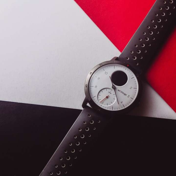 черна кожена каишка сребърен кръгъл аналогов часовник плъзгащ се пъзел онлайн