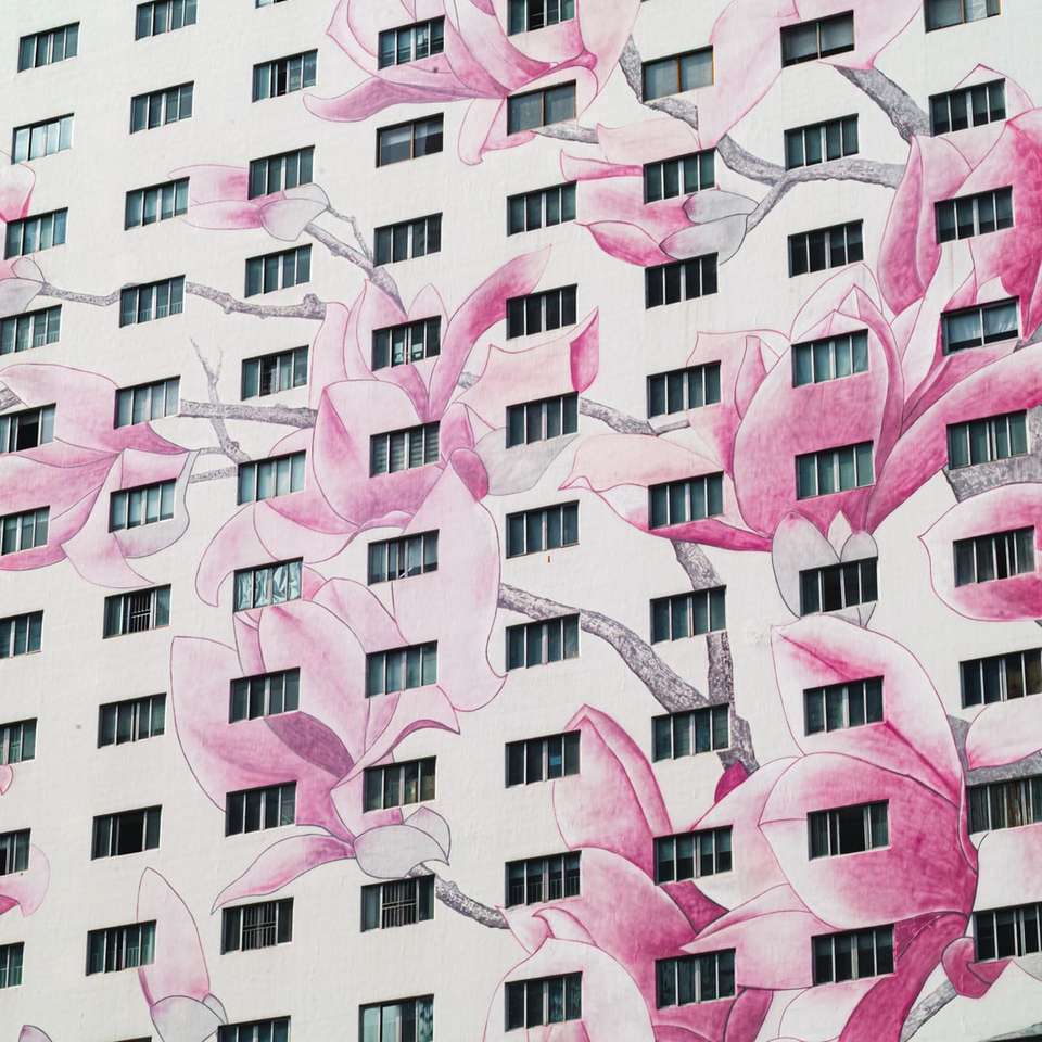 roze en wit betonnen gebouw schuifpuzzel online