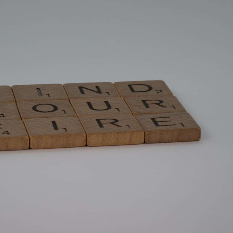 коричневі дерев'яні блоки з номером розсувний пазл онлайн