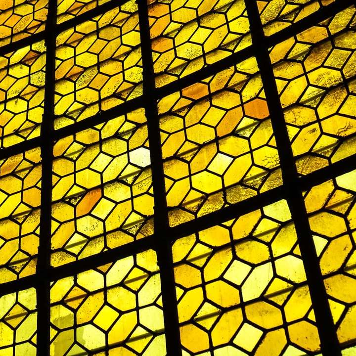 fereastră de sticlă neagră și galbenă alunecare puzzle online
