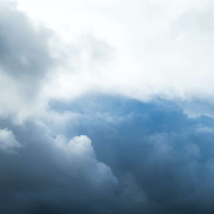 witte wolken en blauwe lucht schuifpuzzel online