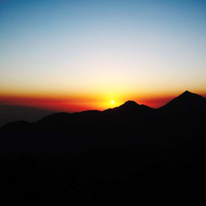 silhueta da montanha durante o pôr do sol puzzle online