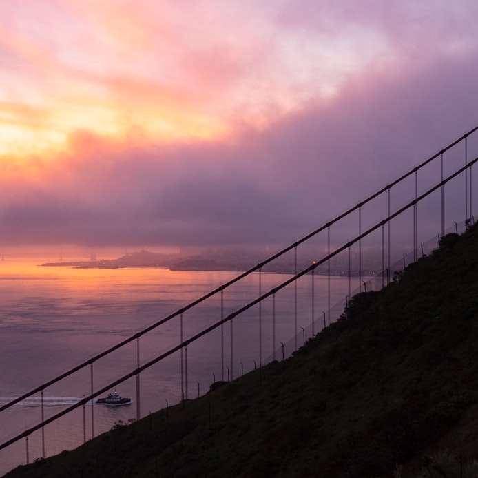 λευκή γέφυρα πάνω από τη θάλασσα κατά τη διάρκεια του ηλιοβασιλέματος συρόμενο παζλ online